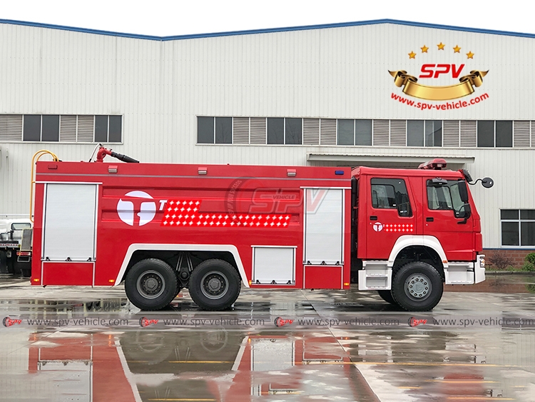 Foam Fire Tanker Sinotruk - RS Foam Fire Tanker Sinotruk - RS